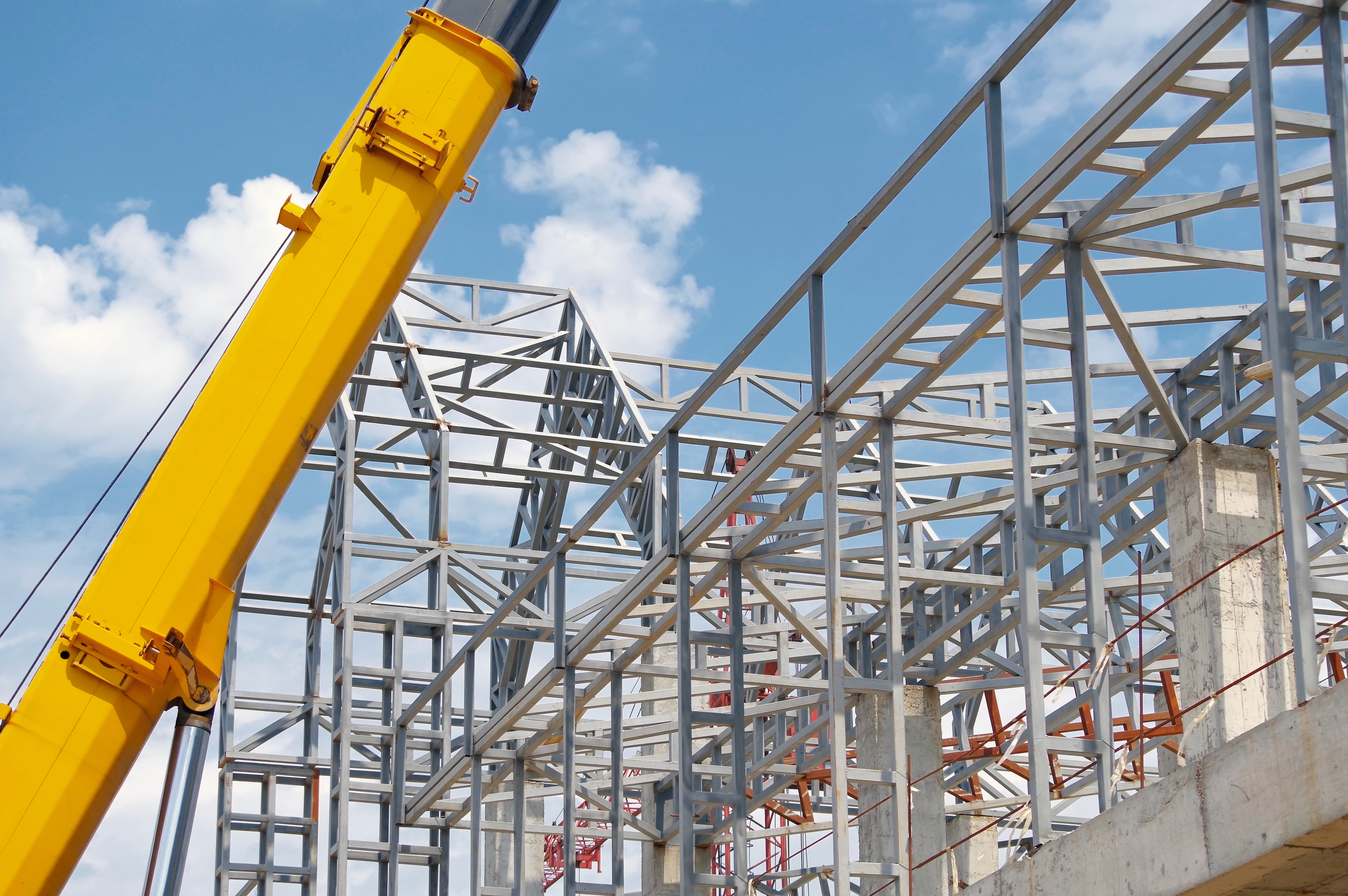 Steel erection on a ZCI industrial project